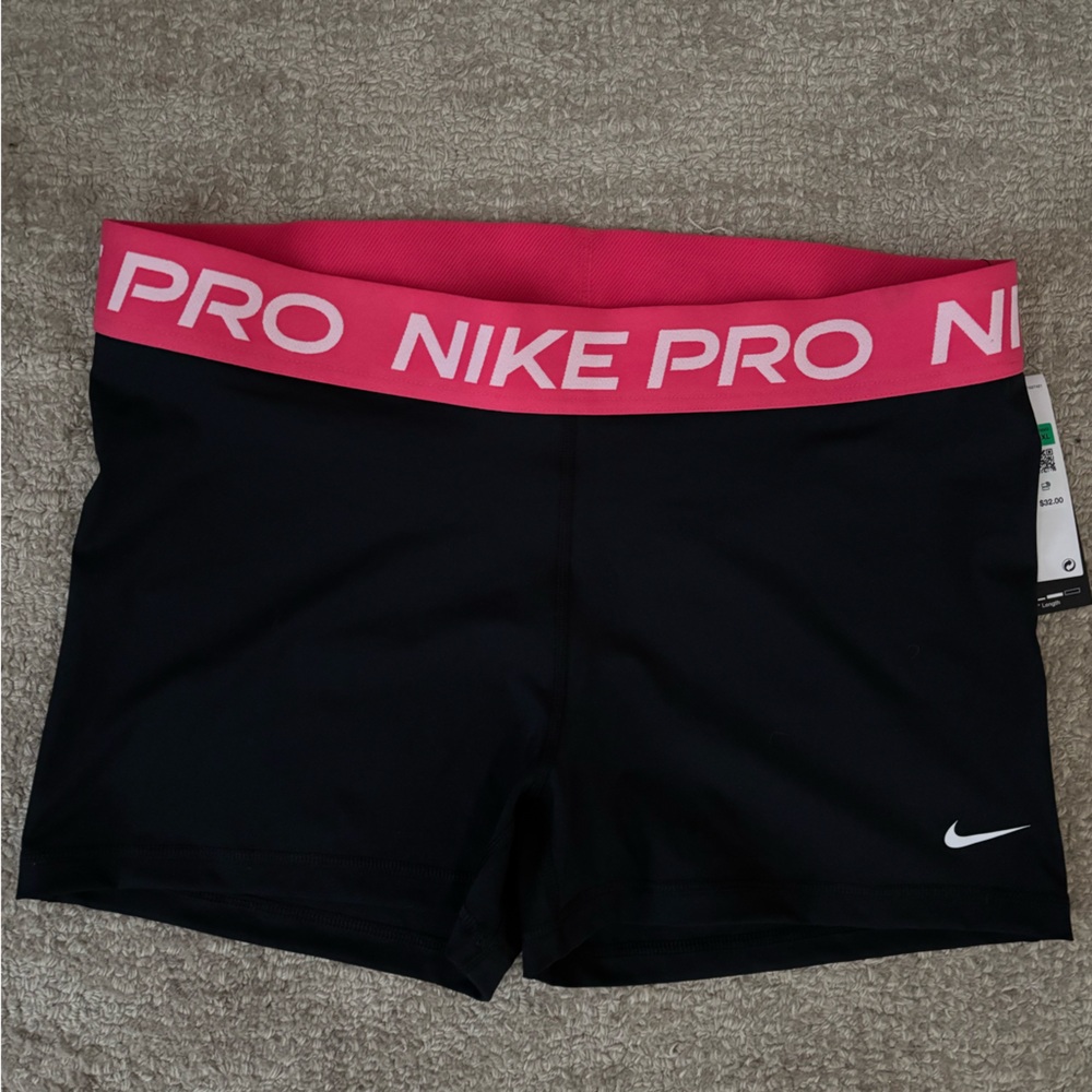 Pro Nike Shorts Mid Rise